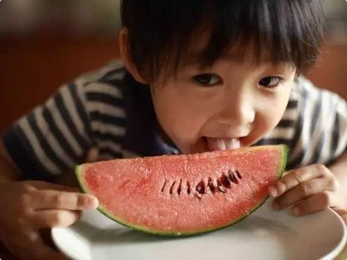 小鱼吃瓜娱乐圈微博,小鱼吃瓜，揭秘明星幕后故事