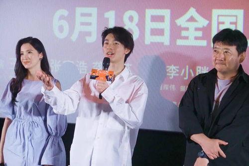 小鱼吃瓜娱乐圈微博,小鱼吃瓜，揭秘明星幕后故事